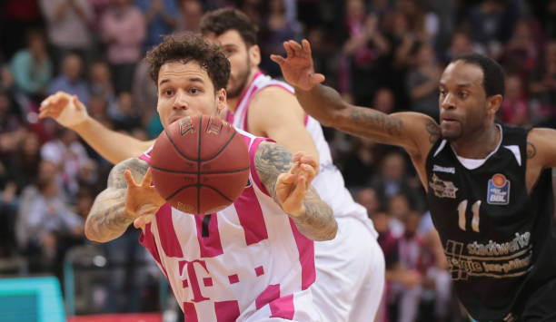 队高度协调 队高度协调