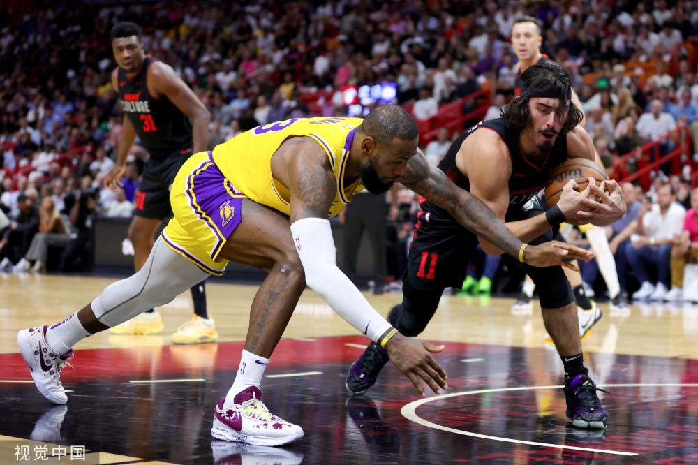 军杯背后的 军杯背后的